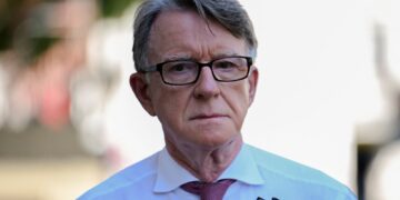 Mandelson betreurt langdurige relatie met Epstein.