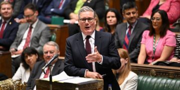 Onderzoek gestart naar ‘sex noises’ tijdens PMQs achter Starmer.