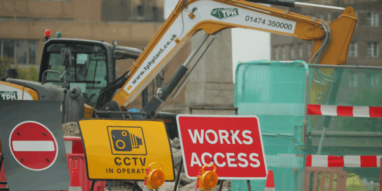 Recordaantal wegwerkzaamheden bereikt hoogste niveau, deels toegeschreven aan Boris Johnson.