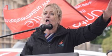 Unite-baas Sharon Graham dreigt band met Labour te verbreken voor conferentie.