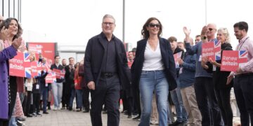 Labour MPs verzamelen in Liverpool voor Starmer’s tegenoffensief tegen hervorming