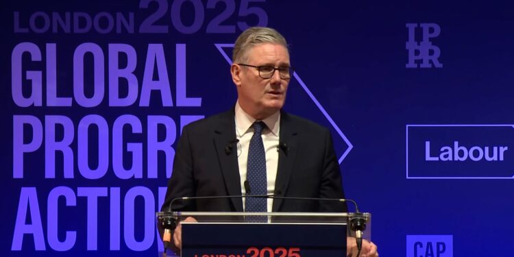 Keir Starmer voorspelt open strijd tussen Labour en Reform bij volgende verkiezingen