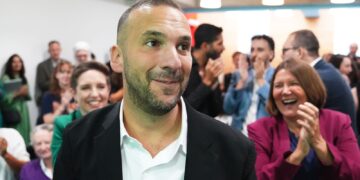 Wie is Zack Polanski? De ‘eco-populist’ nieuwe leider van de Groene Partij