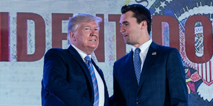 Trump bij begrafenis Kerk: “Hard slaan, maar vredig tegen linkse psychopaten”