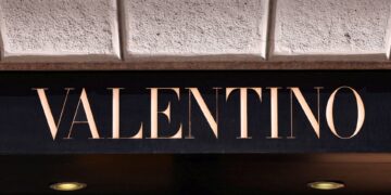 Kering vertraagt overname Valentino tot 2028