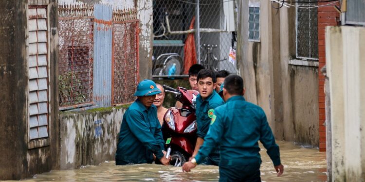 Dodelijke orkaan raast door Vietnam: 19 doden en tientallen vermist