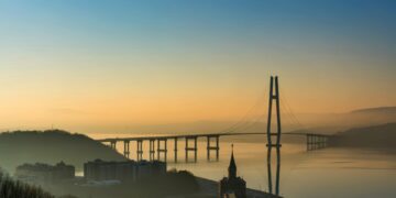 De verre schaduw van oorlog: 7000 km van het Oekraïense front