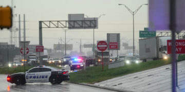 Kogels met anti-ijs slogans gevonden bij aanval op kantoren in Dallas: “Free Shooter” de dader