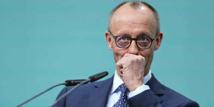 Onderzoek naar activist na graffiti tegen Mertz.