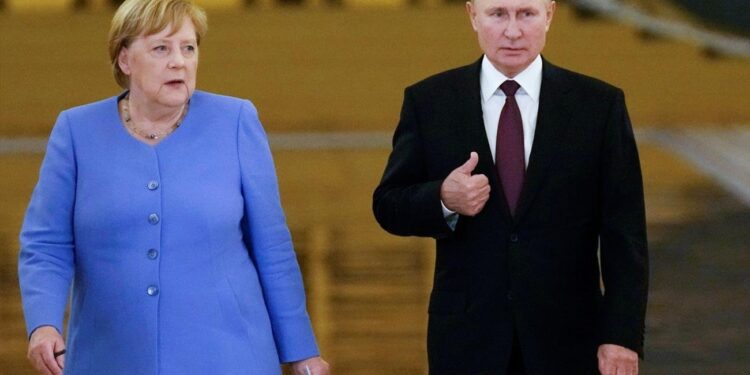 Merkel’s rol bij het polijsten van het Baltische station vóór Russische invasie