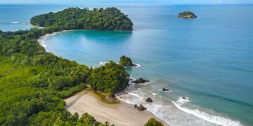 Ontdek de mooiste stranden van Costa Rica met surfspots en natuurwonderen.