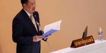 Premier van Thailand ondertekent wapenstilstand met Cambodja in Maleisië met Trump
