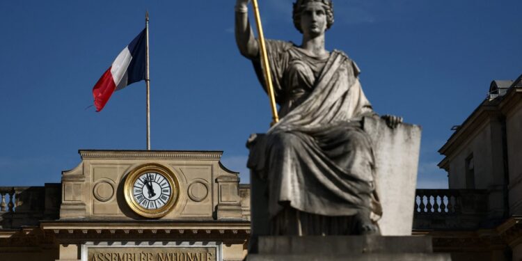 Macron’s vuren en de toekomstige scenario’s: politieke crisis naar obligatiecrisis