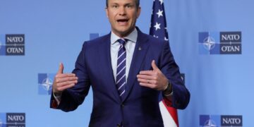 Hegschet dringt aan op meer NAVO-steun voor Oekraïne