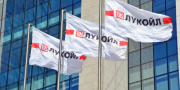 Lukoil verkoopt internationale activiteiten aan Zwitsers bedrijf