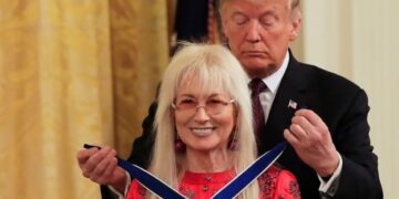 Miljardair Miriam Antelsson: lof van Trump in Knecet toespraak