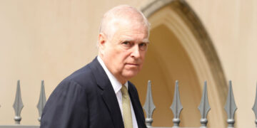 Prins Andrew vroeg politie belastend bewijs over Giuffre te vinden