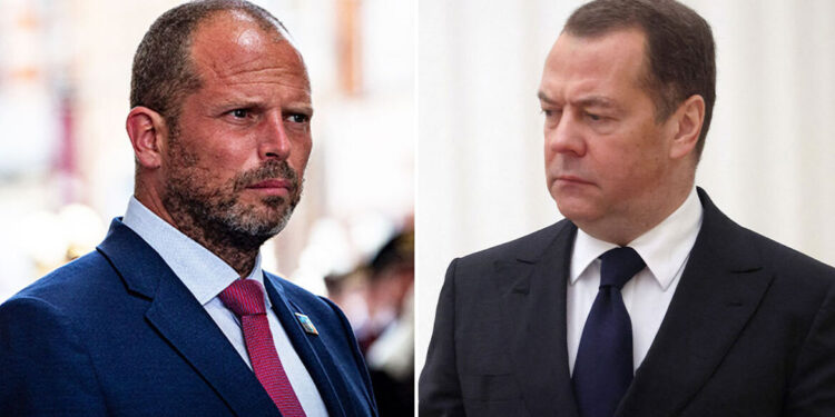 Belgische minister van Defensie reageert op Medvedev met Selena Gomez: Kalmeer!