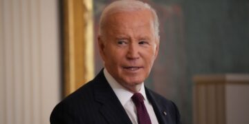 Biden waarschuwt voor ‘donkere dagen’ en roept op tot optimisme