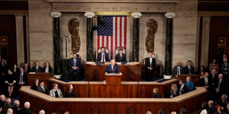 VS op rand van fiscale verlamming: Trump waarschuwt voor onomkeerbare gevolgen