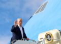Trump ontmoet emir en premier van Qatar in Air Force One