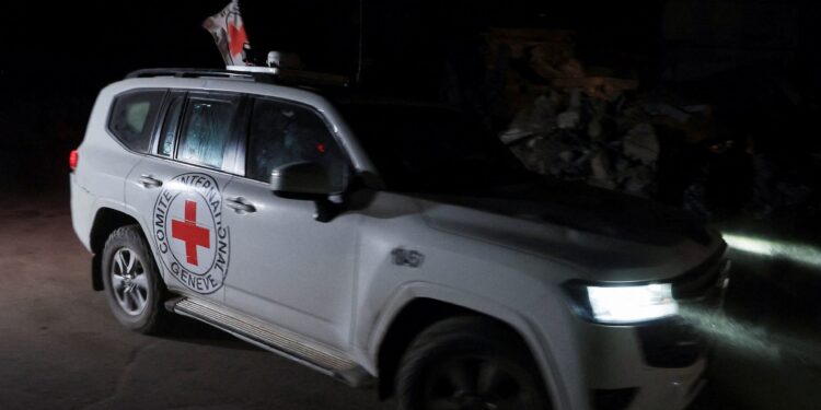 Rode Kruis-team haalt lichamen Hamas-gijzelaars op