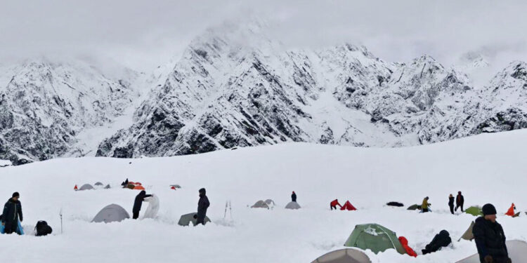 Uitsluiting van wandelaars na sneeuwstorm op Mount Everest