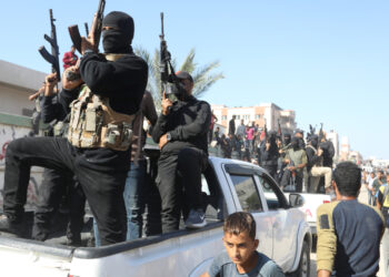 Hamas vindt stoffelijke resten gijzelaars, voorwaardelijke overdracht aan Israël