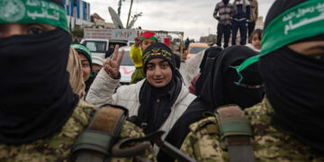 Trump afwezig bij Israëlische bombardementen op Gaza en vredesplan voor Palestijnen.