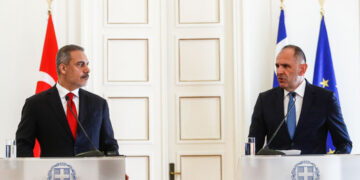 Dreigende reactie op Grieks veto over SAFE-programma bij bijeenkomst Gerapetritis – Fidan – Turkije