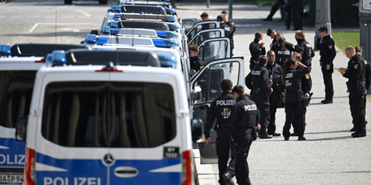 Grootschalige politieoperatie na explosies en schoten in München