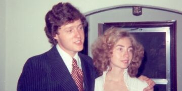 Hillary Clinton: 50 jaar huwelijk en nog steeds stralend als Sidney Swin