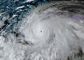 Dodelijke storm raast over Jamaica in 2025: livebeelden van orkaan Melissa.