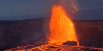 Kilauea op Hawaii barst spectaculair uit met lavastralen van 400 meter