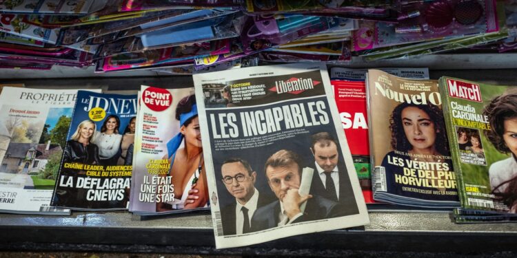 De Onoverwinnelijke Strijd: Politieke Crisis in Frankrijk