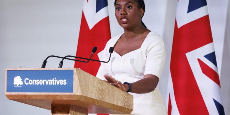 Verwijdering illegale migranten: Britse conservatieven in actie