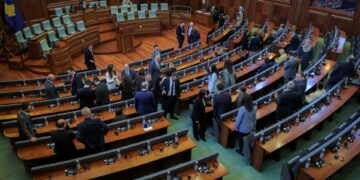 Albin Kurti ontvangt bevel van regering Kosovo