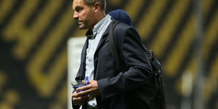 Disciplinaire vervolging van AEK voor mishandeling van Lanoue.