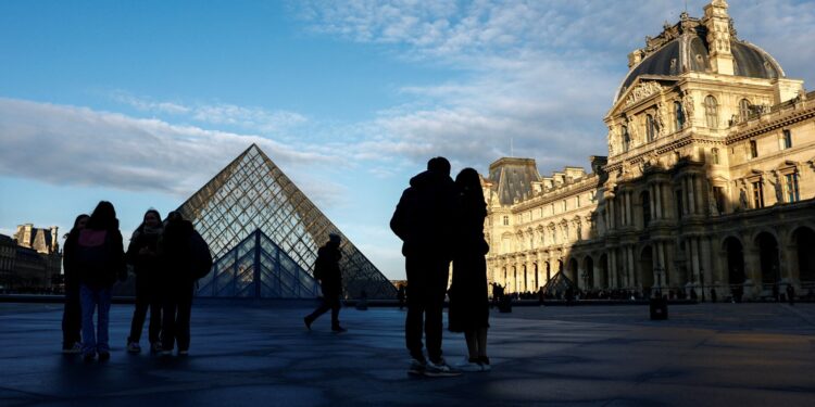 Overval in het Louvre: Juwelenroof in beroemd museum