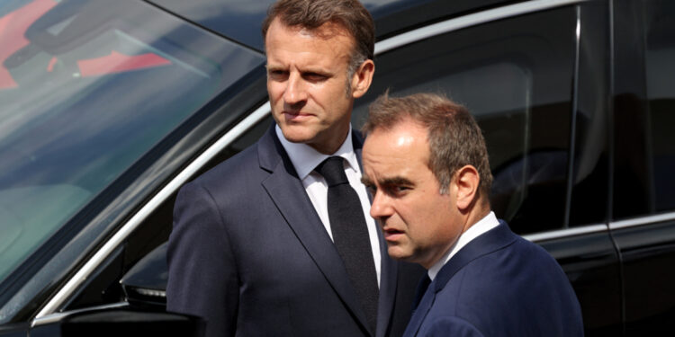 Emmanuel Macron houdt optie open voor pensioenreferendum