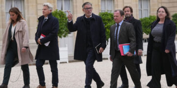 Nieuwe premier Macron klaar om verkiezingen te negeren