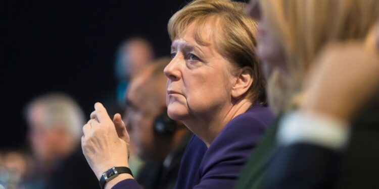 Merkel benadrukt verantwoordelijkheid Baltische landen en Polen in Russische invasie