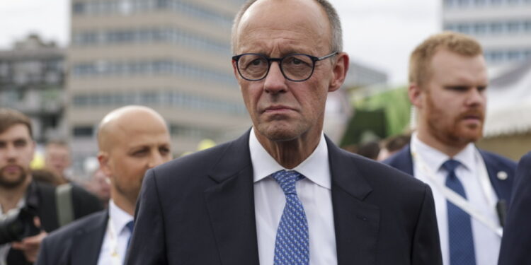 Mertz verdedigt Duitse levenswijze, Macron wil republieken beschermen