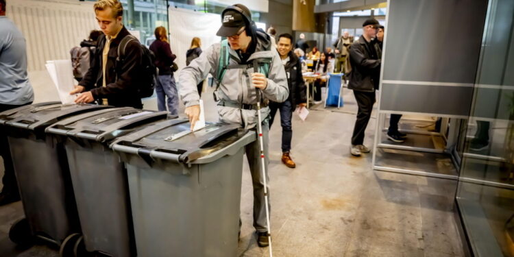 Nederlanders op weg naar derde parlementsverkiezingen in vijf jaar
