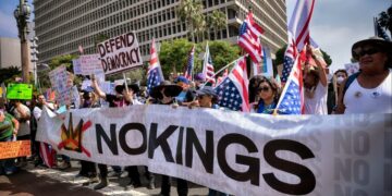 De Niro roept op tot vreedzame opstand tegen King Trump in Amerika