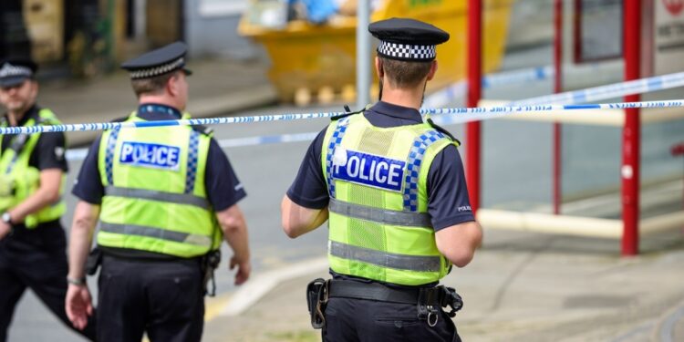 Mesaanval op synagoge in Manchester: politie schiet dader neer