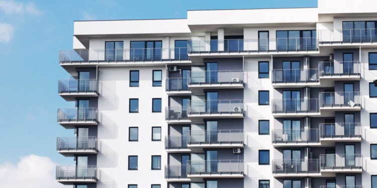 Besparen op vastgoed: noodzakelijke bezuinigingen in de bouwsector