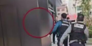 Dronken Rus in Seoul aangevallen met kapmes: neergeschoten en geëlektrocuteerd