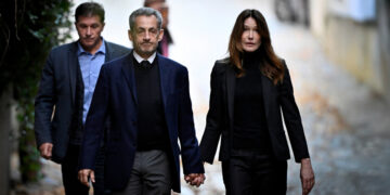 Sarkozy in de cel: medegevangenen verwelkomen hem met open armen