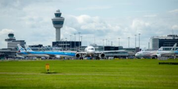 Vluchten geannuleerd vanwege dreigende storm op Schiphol